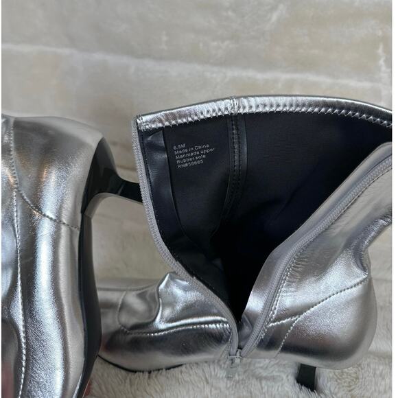 Abound Erinn NWOB 6.5 Kitten Heel Metallic Silver Boot Festival - Picture 5 of 5